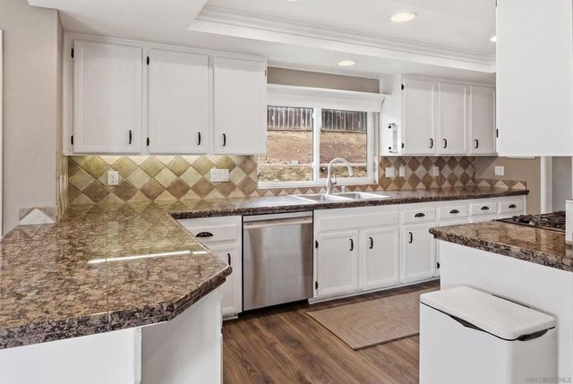 956 Mariposa Place, Escondido, CA 92026