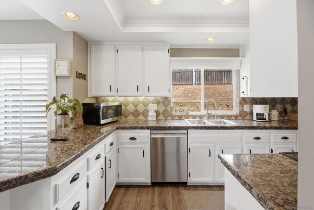 956 Mariposa Place, Escondido, CA 92026