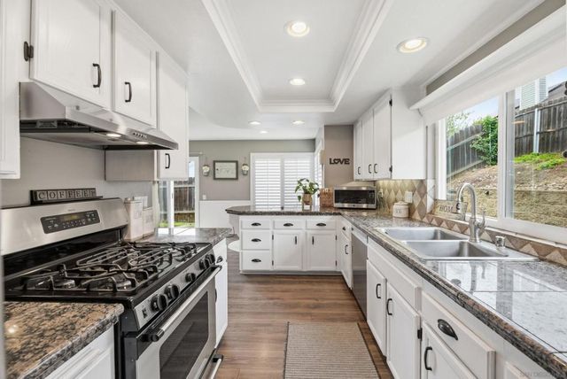 956 Mariposa Place, Escondido, CA 92026