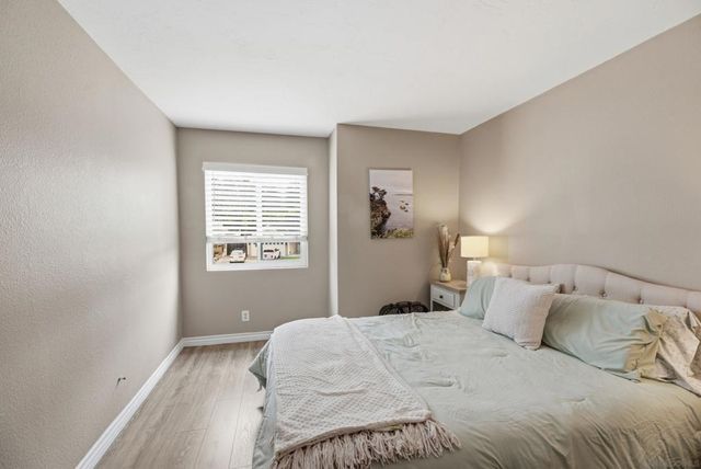 956 Mariposa Place, Escondido, CA 92026