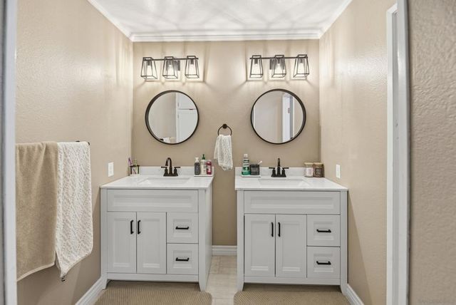 956 Mariposa Place, Escondido, CA 92026