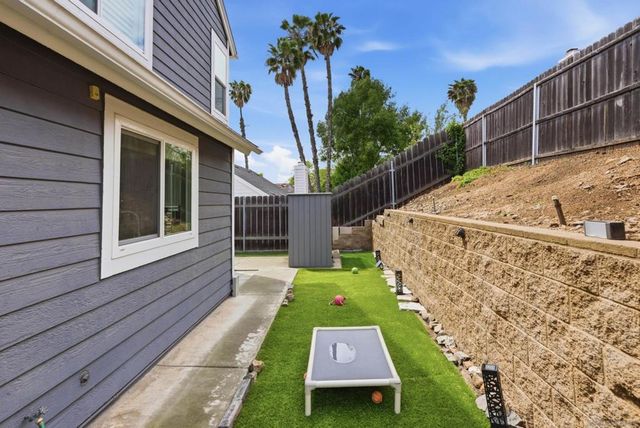 956 Mariposa Place, Escondido, CA 92026