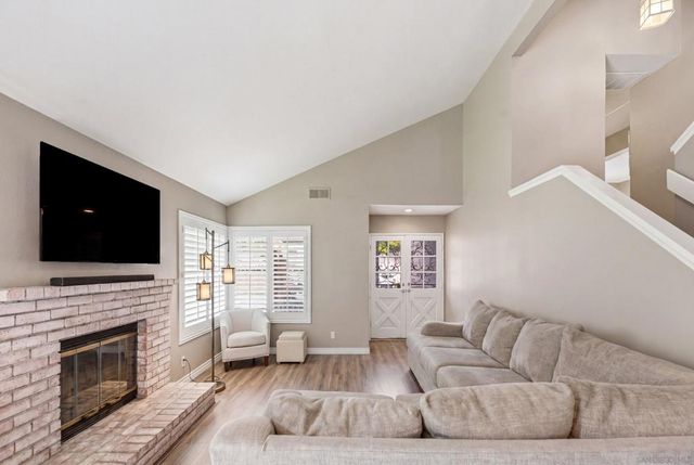 956 Mariposa Place, Escondido, CA 92026