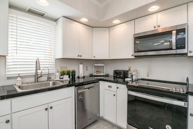 96 Straits Rd, Hatfield, MA 01038