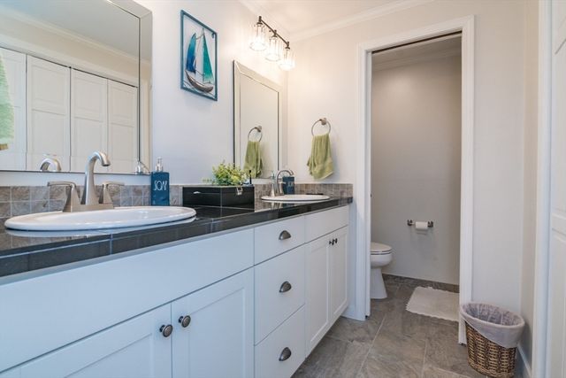96 Straits Rd, Hatfield, MA 01038