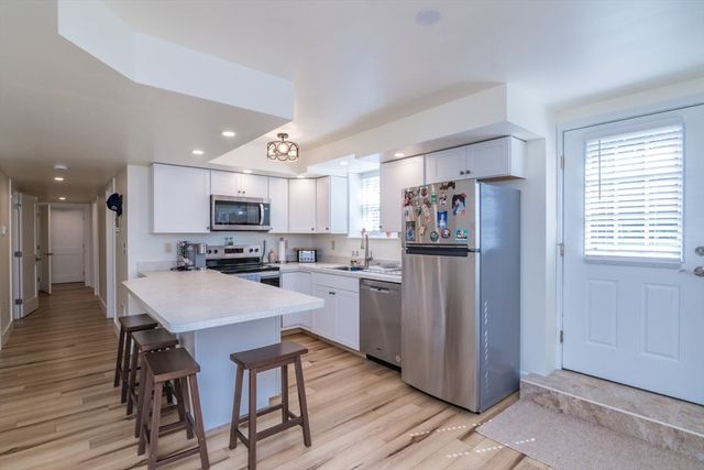 96 Straits Rd, Hatfield, MA 01038