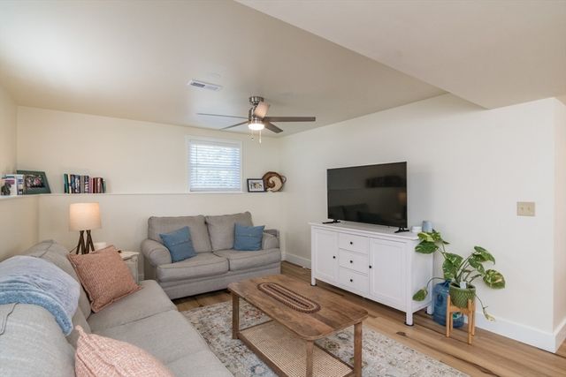 96 Straits Rd, Hatfield, MA 01038
