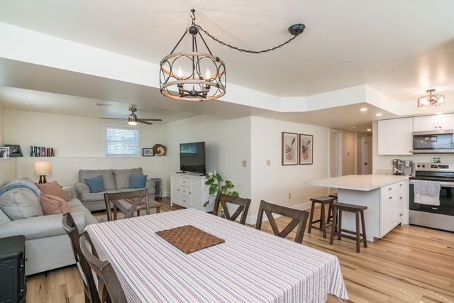 96 Straits Rd, Hatfield, MA 01038