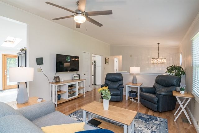 96 Straits Rd, Hatfield, MA 01038