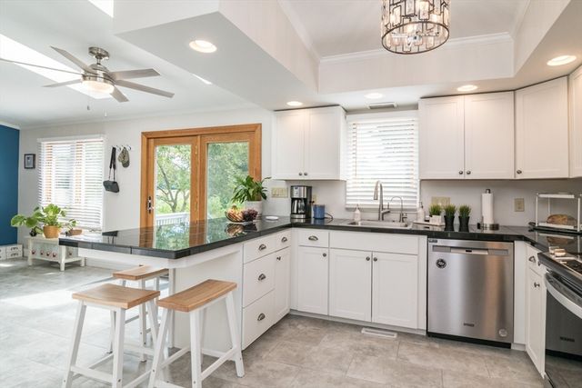 96 Straits Rd, Hatfield, MA 01038