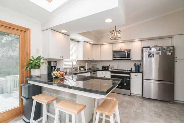 96 Straits Rd, Hatfield, MA 01038