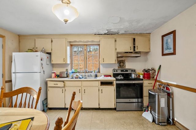 15 Crescent Rd, Woburn, MA 01801