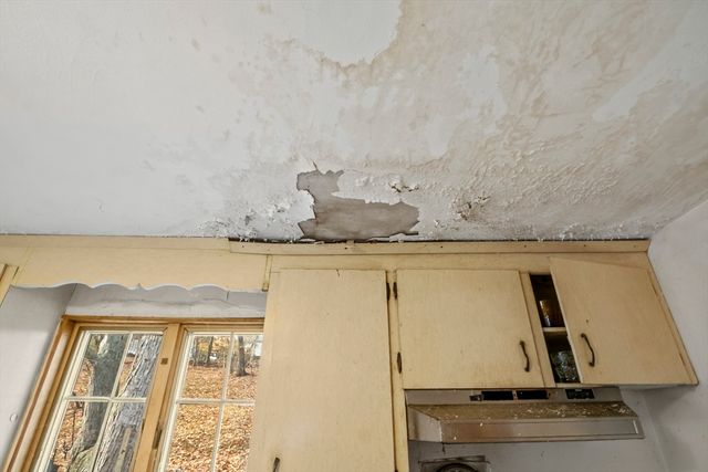 15 Crescent Rd, Woburn, MA 01801