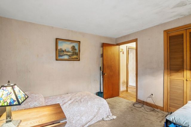 15 Crescent Rd, Woburn, MA 01801