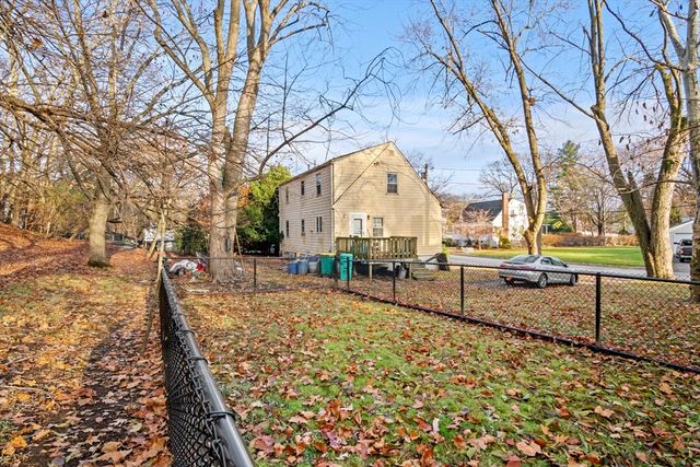 15 Crescent Rd, Woburn, MA 01801