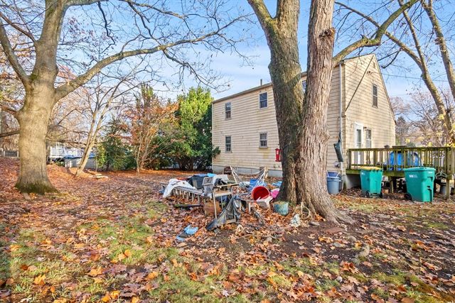 15 Crescent Rd, Woburn, MA 01801