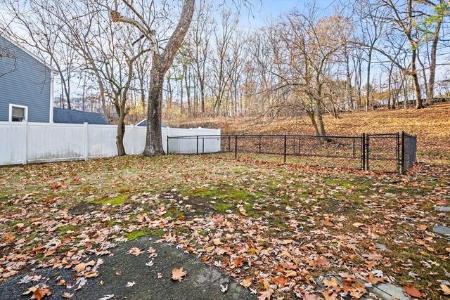 15 Crescent Rd, Woburn, MA 01801