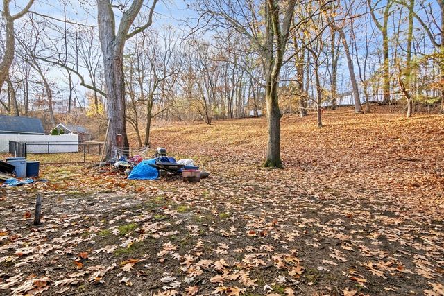 15 Crescent Rd, Woburn, MA 01801