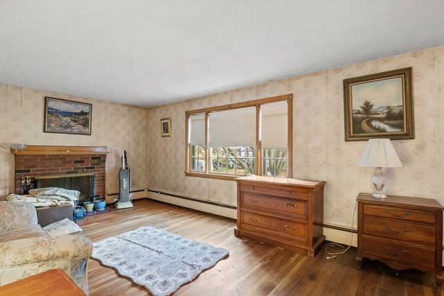 15 Crescent Rd, Woburn, MA 01801