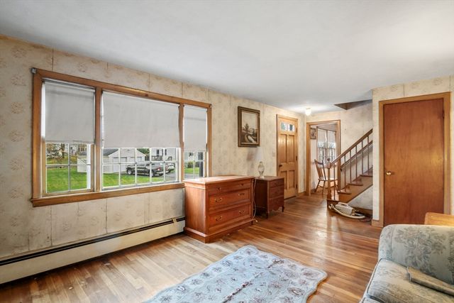 15 Crescent Rd, Woburn, MA 01801