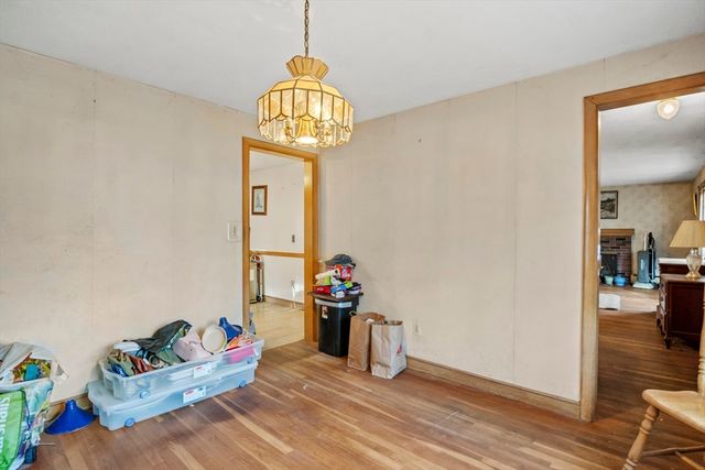 15 Crescent Rd, Woburn, MA 01801