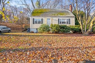 15 Crescent Rd, Woburn, MA 01801
