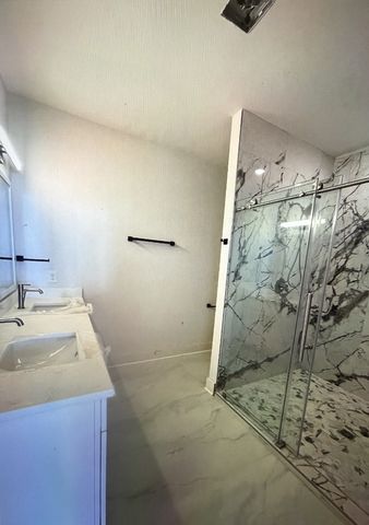 1813B Hermosa St, Nashville, TN 37208