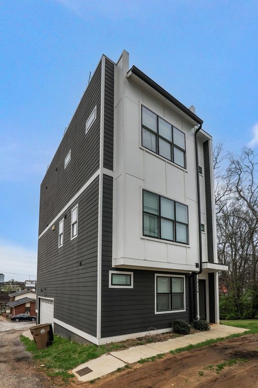 1813B Hermosa St, Nashville, TN 37208