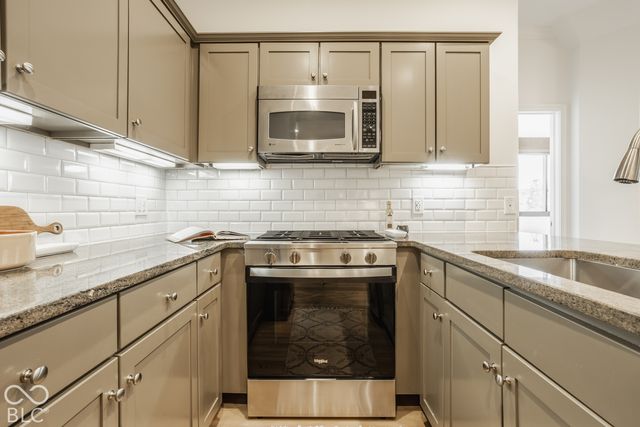 225 N New Jersey Street 27, Indianapolis, IN 46204