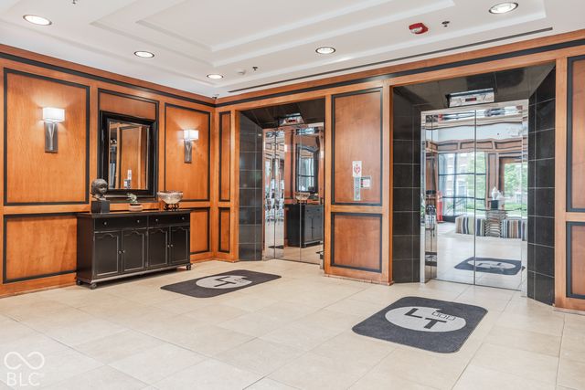 225 N New Jersey Street 27, Indianapolis, IN 46204