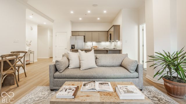 225 N New Jersey Street 27, Indianapolis, IN 46204