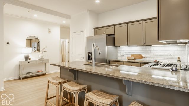225 N New Jersey Street 27, Indianapolis, IN 46204