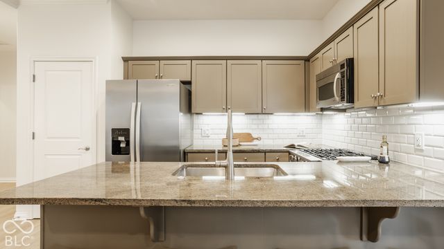 225 N New Jersey Street 27, Indianapolis, IN 46204