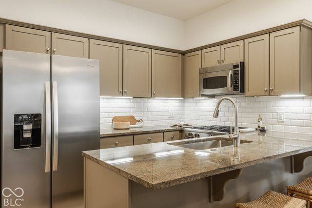 225 N New Jersey Street 27, Indianapolis, IN 46204
