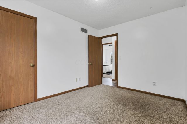 504 Bellcrest Court, Pataskala, OH 43062