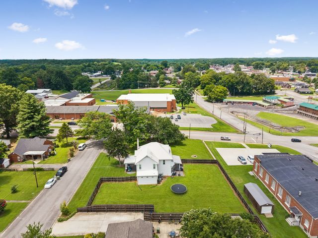 106 Lafayette Ave, Lawrenceburg, TN 38464