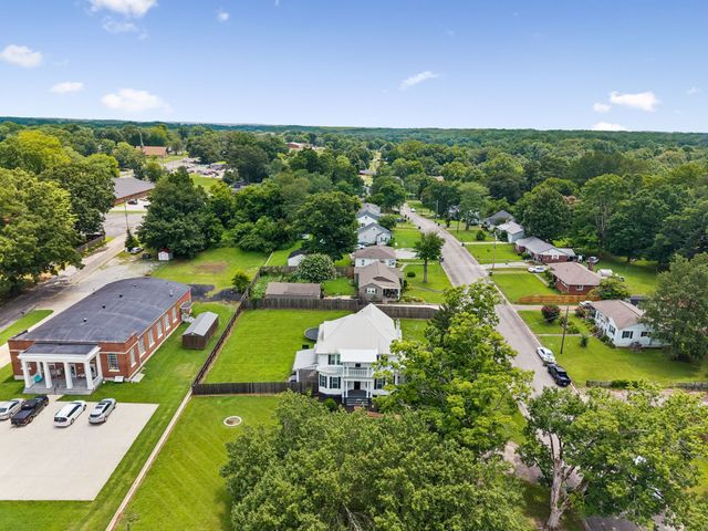 106 Lafayette Ave, Lawrenceburg, TN 38464