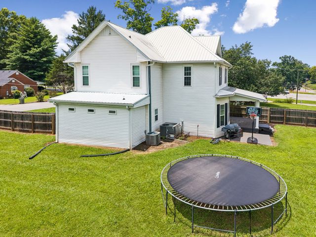 106 Lafayette Ave, Lawrenceburg, TN 38464