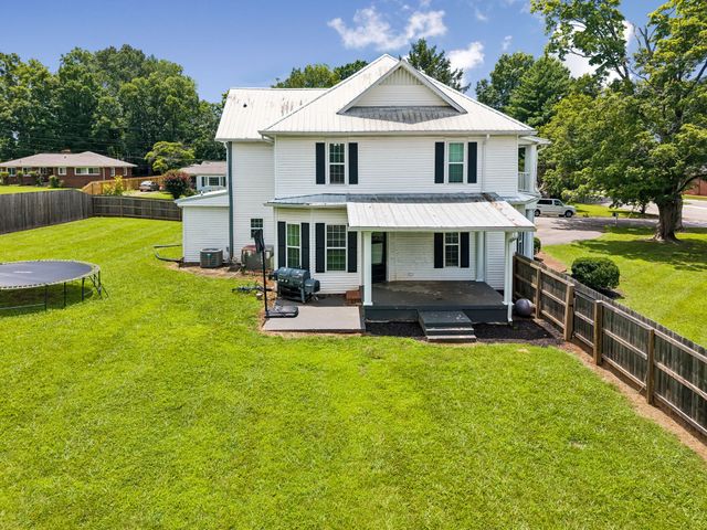 106 Lafayette Ave, Lawrenceburg, TN 38464