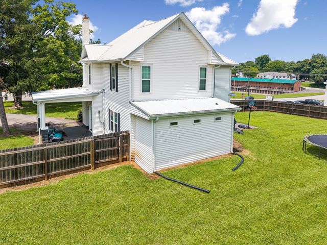 106 Lafayette Ave, Lawrenceburg, TN 38464