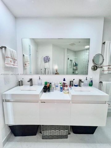 79 SW 12th St 1806, Miami, FL 33130