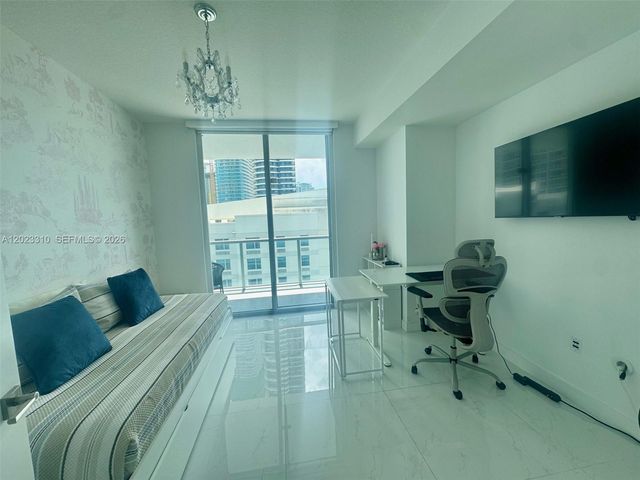 79 SW 12th St 1806, Miami, FL 33130