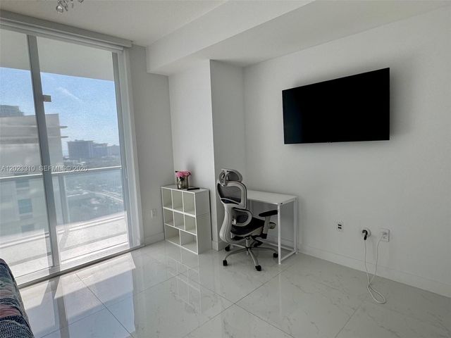 79 SW 12th St 1806, Miami, FL 33130