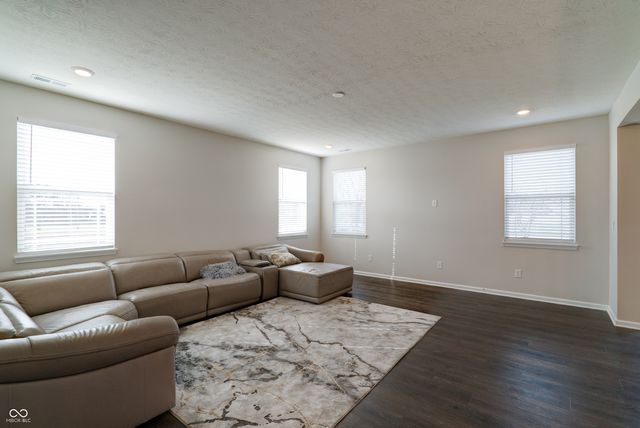 6986 Birmingham Avenue, Mccordsville, IN 46055