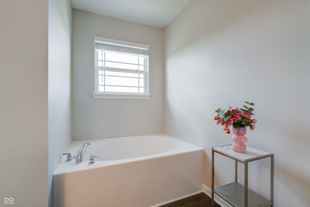 6986 Birmingham Avenue, Mccordsville, IN 46055