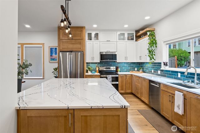 5822 E Green Lake Way N, Seattle, WA 98103