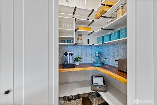 5822 E Green Lake Way N, Seattle, WA 98103