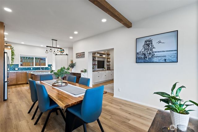 5822 E Green Lake Way N, Seattle, WA 98103