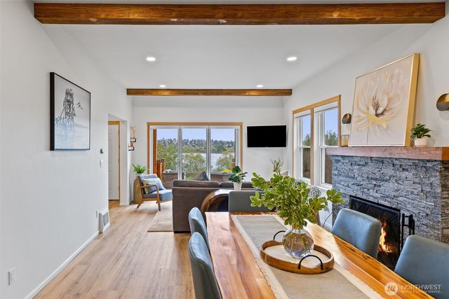 5822 E Green Lake Way N, Seattle, WA 98103