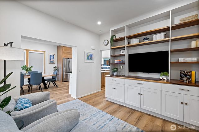 5822 E Green Lake Way N, Seattle, WA 98103